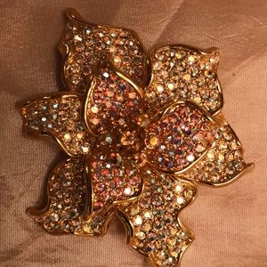 Jackie Kennedy Brooch - Flower